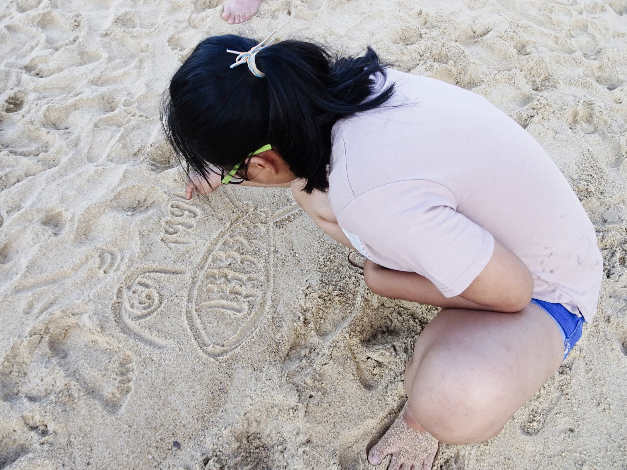 Drawing marine life in the sand